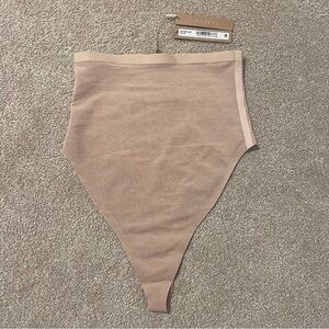 NWT SKIMS Seamless Sheer Sculpt High Waisted Thong. Clay. Small